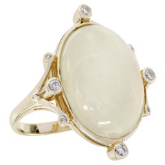 Anello da cocktail con diamanti e pietra di luna in oro giallo massiccio 9K