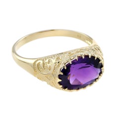 Anillo solitario con amatista ovalada grabada, en oro amarillo de 9K