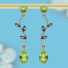 Pendientes colgantes con peridoto y perlas en forma de hoja, en oro amarillo de 9K