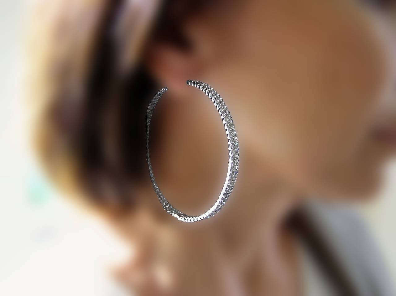 Grand Diamond Hoop Earrings In Excellent Condition For Sale In Newport Beach, CA