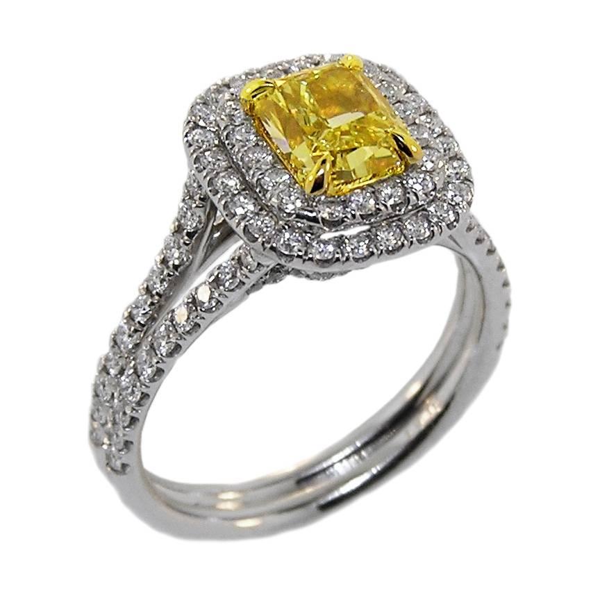 Radiant Cut 1.57 Natural Canary Diamond Platinum Ring For Sale