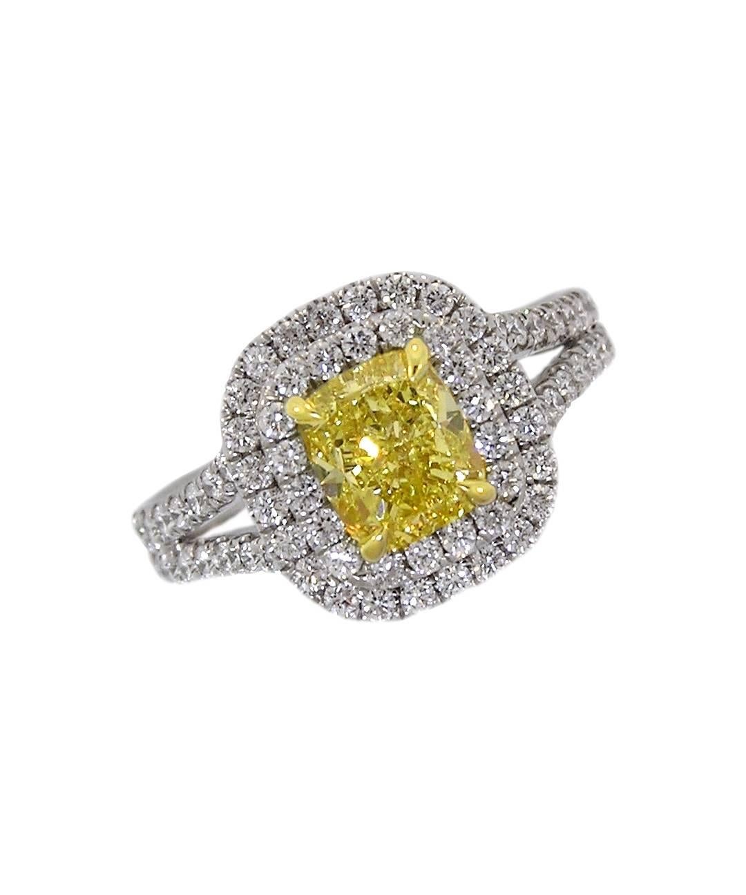 1.57 Natural Canary Diamond Platinum Ring In New Condition For Sale In Newport Beach, CA