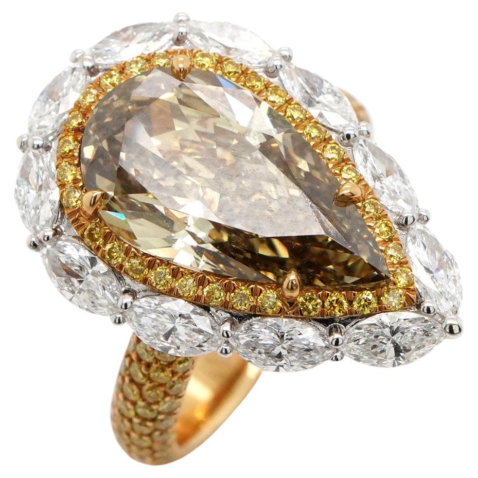 BENJAMIN FINE JEWELRY, bague 18 carats avec diamants fantaisie en forme de poire de 5,20 carats en vente
