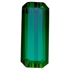 Pierre précieuse tourmaline naturelle vert profond taille émeraude de 6,25 carats pour une monture bijouterie