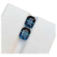 Seltene schwarz-blaue Bicolor-Turmalin-Edelsteinpaare, 2,75 Karat Smaragdschliff-Ohrringe