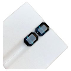 Paire de tourmalines bicolores noires et bleues rares, boucles d
oreilles taille émeraude 2.95 carats