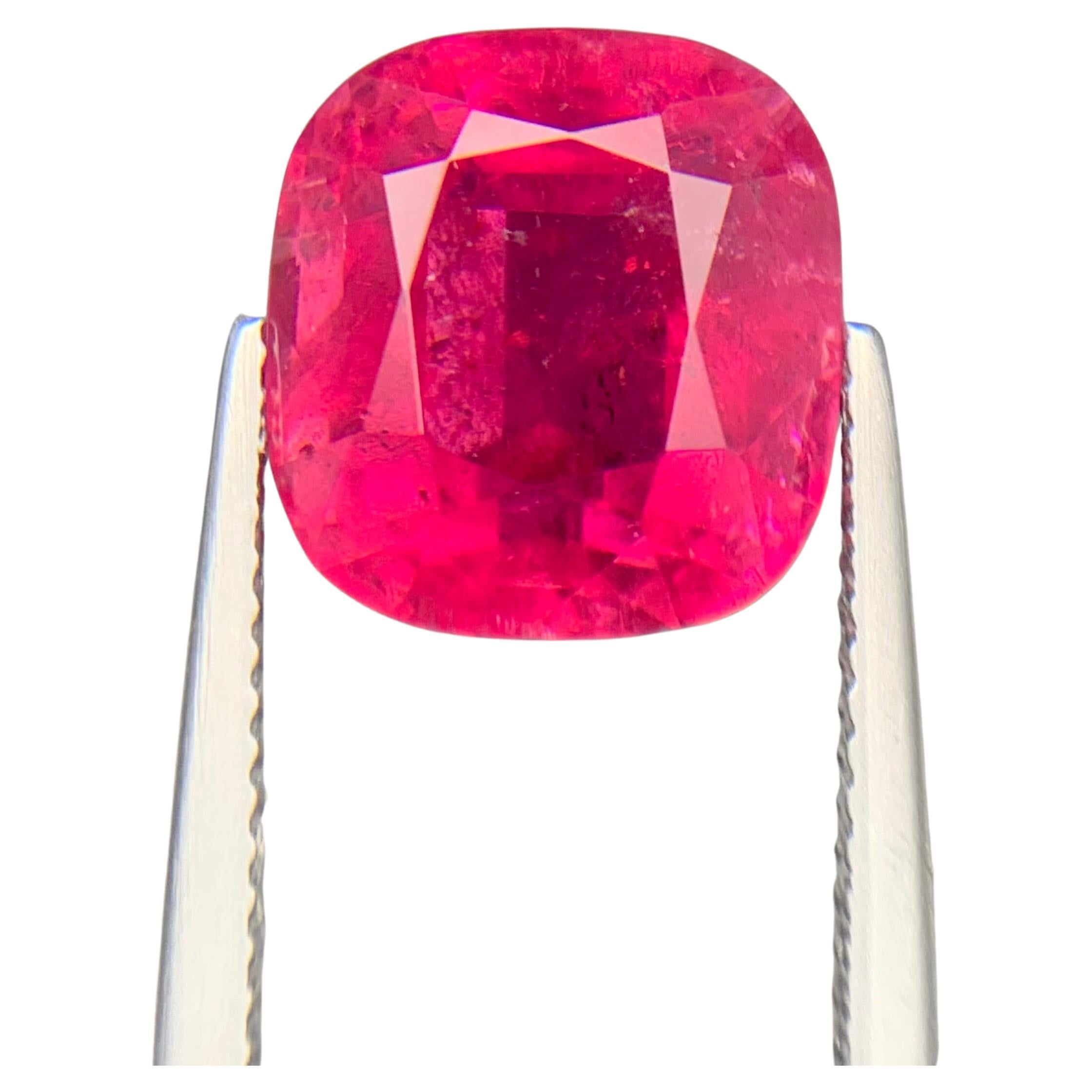 Anello con tormalina rubellite naturale rosa rossastra 7.05 carati taglio cuscino