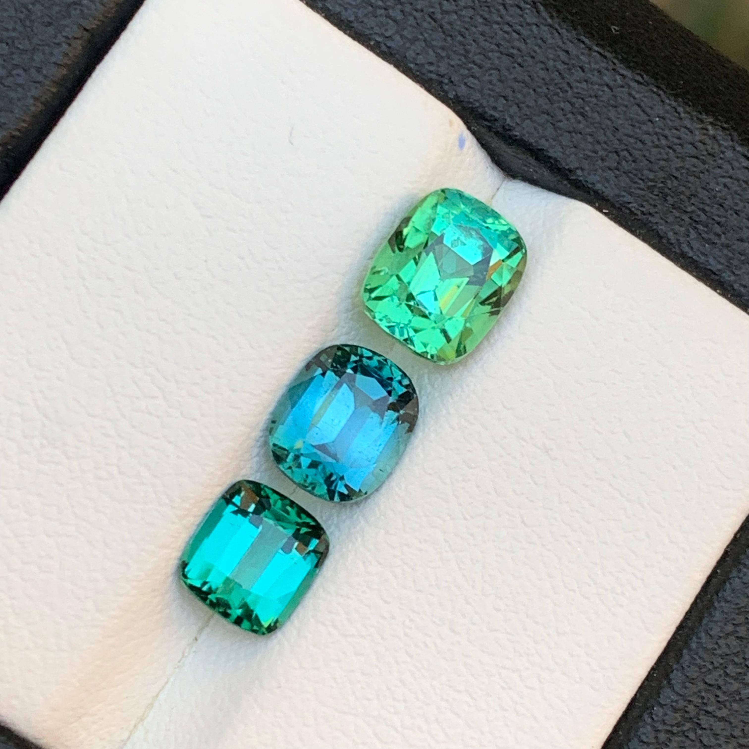 Gemme sciolte di tormalina naturale verde menta, blu verdastro e verde laguna per anelli, orecchini, pendenti per collane, bracciali o qualsiasi altro gioiello - taglio a cuscino!!!

💎 TIPO DI GEMMA: Tormalina 
⚖️ PESO: 4,85 Carati
🪚 FORMA E