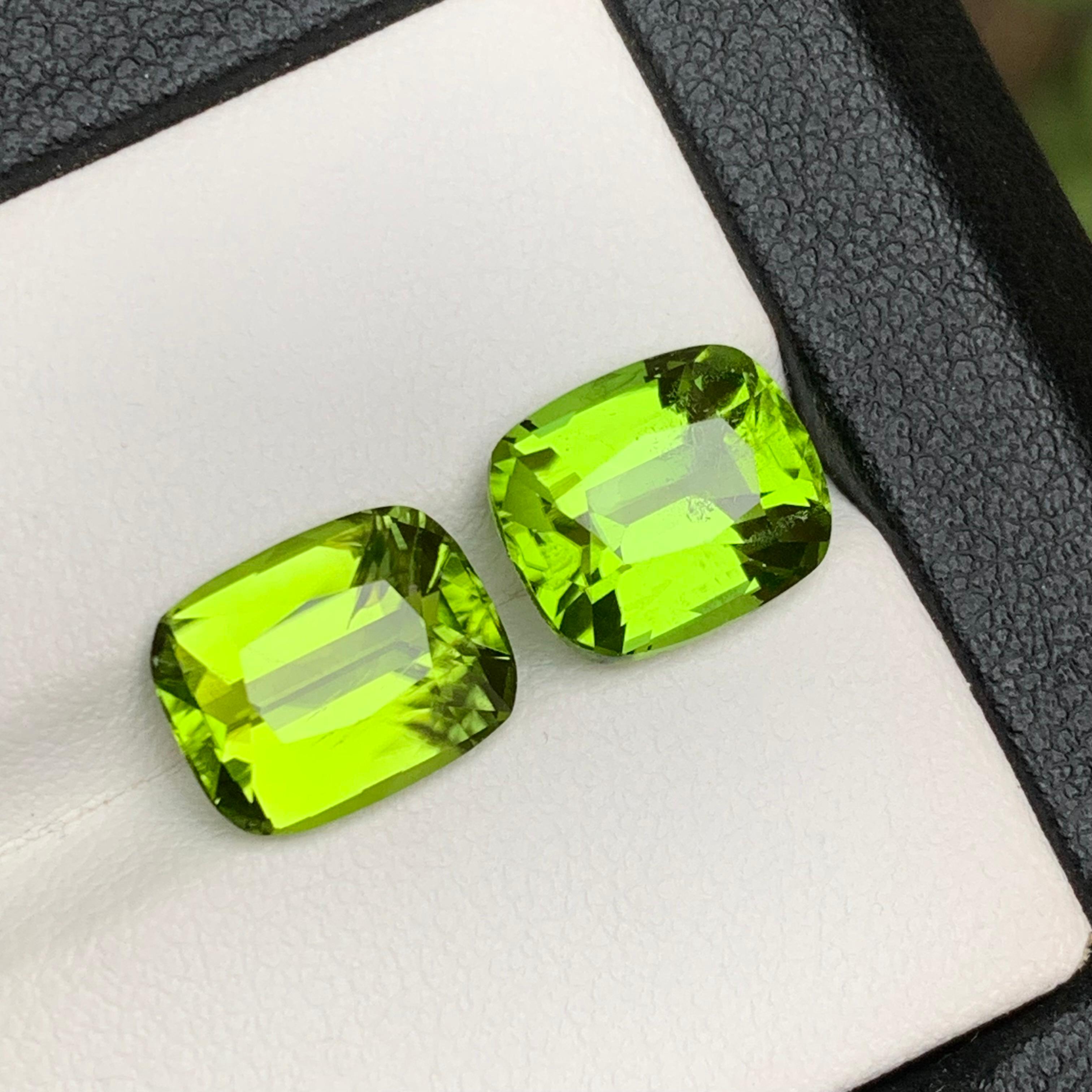 Boucles d'oreilles péridot naturel vert vif, pierres en vrac 8.05 ct taille coussin Neuf - En vente à Peshawar, PK