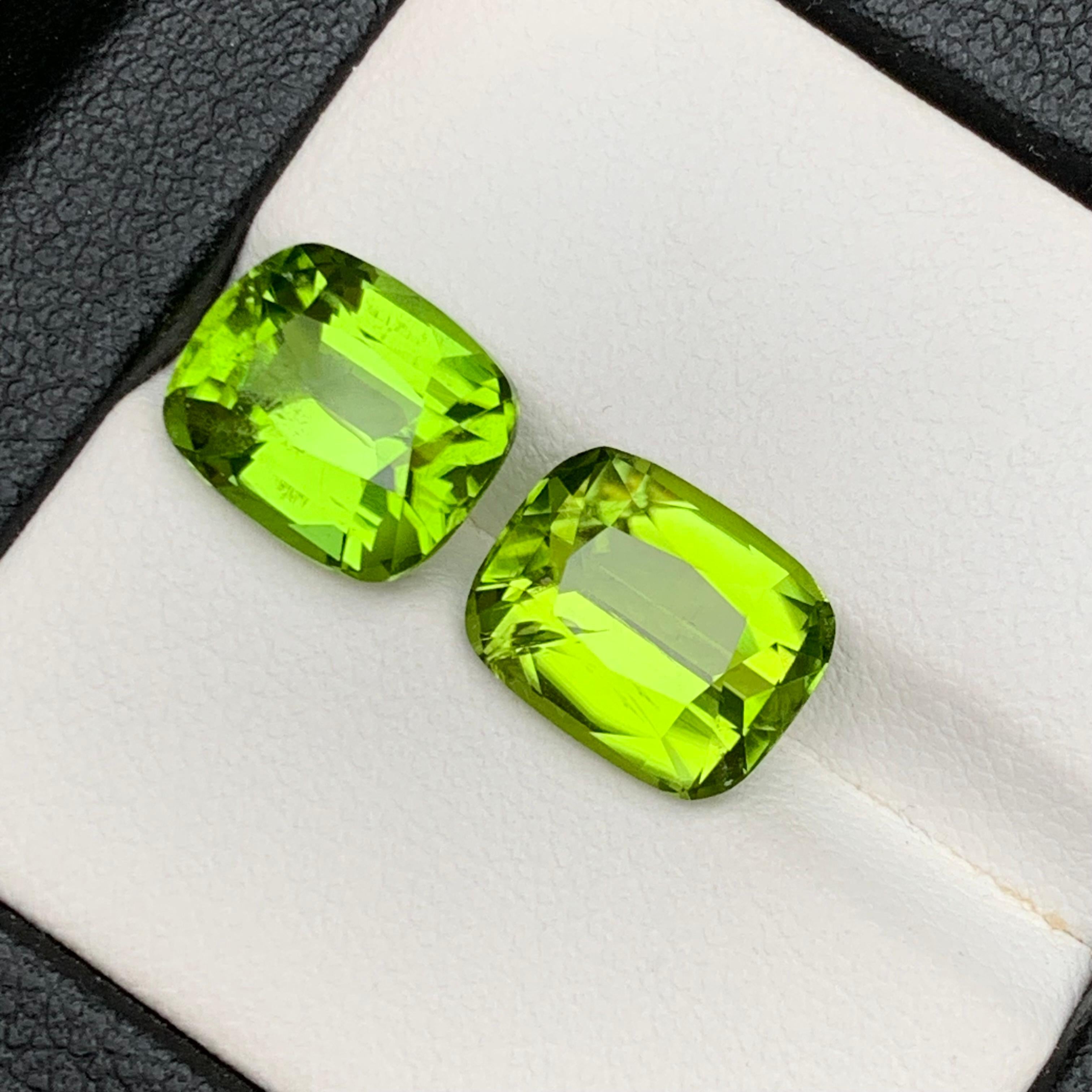 Boucles d'oreilles péridot naturel vert vif, pierres en vrac 8.05 ct taille coussin en vente 4