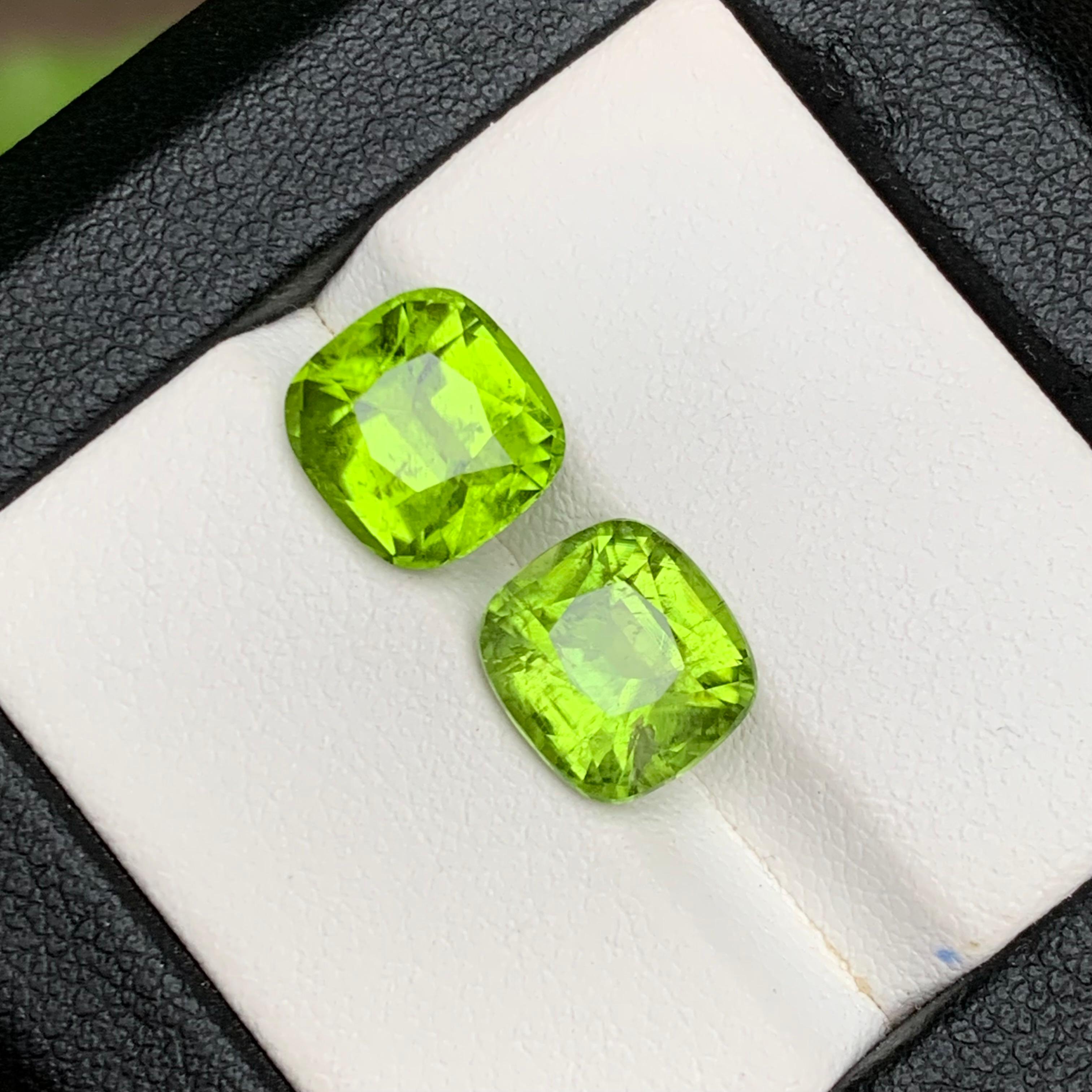 Taille coussin Boucles d'oreilles péridot naturel vert vif, pierres en vrac 6.90 ct taille coussin en vente