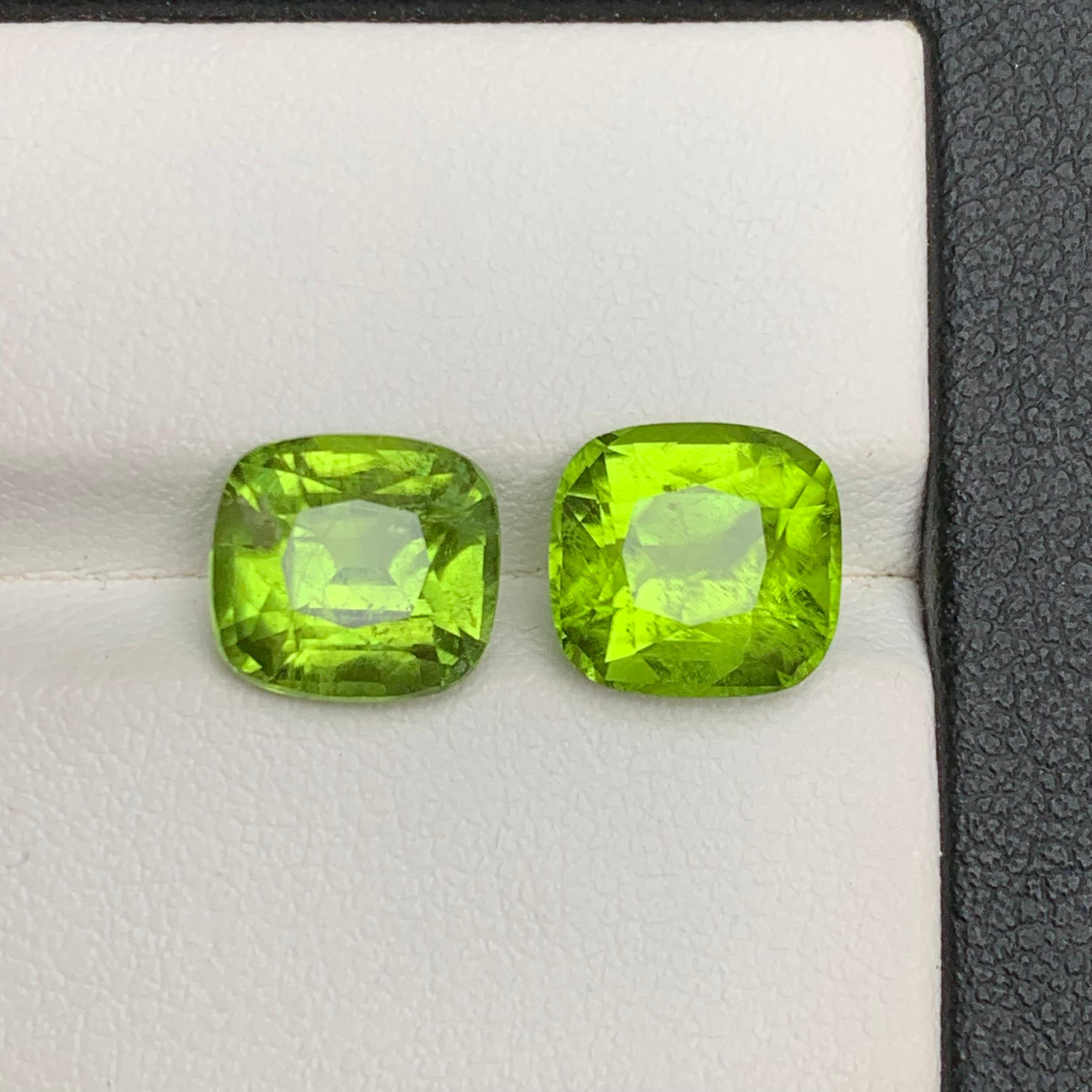 Boucles d'oreilles péridot naturel vert vif, pierres en vrac 6.90 ct taille coussin Neuf - En vente à Peshawar, PK