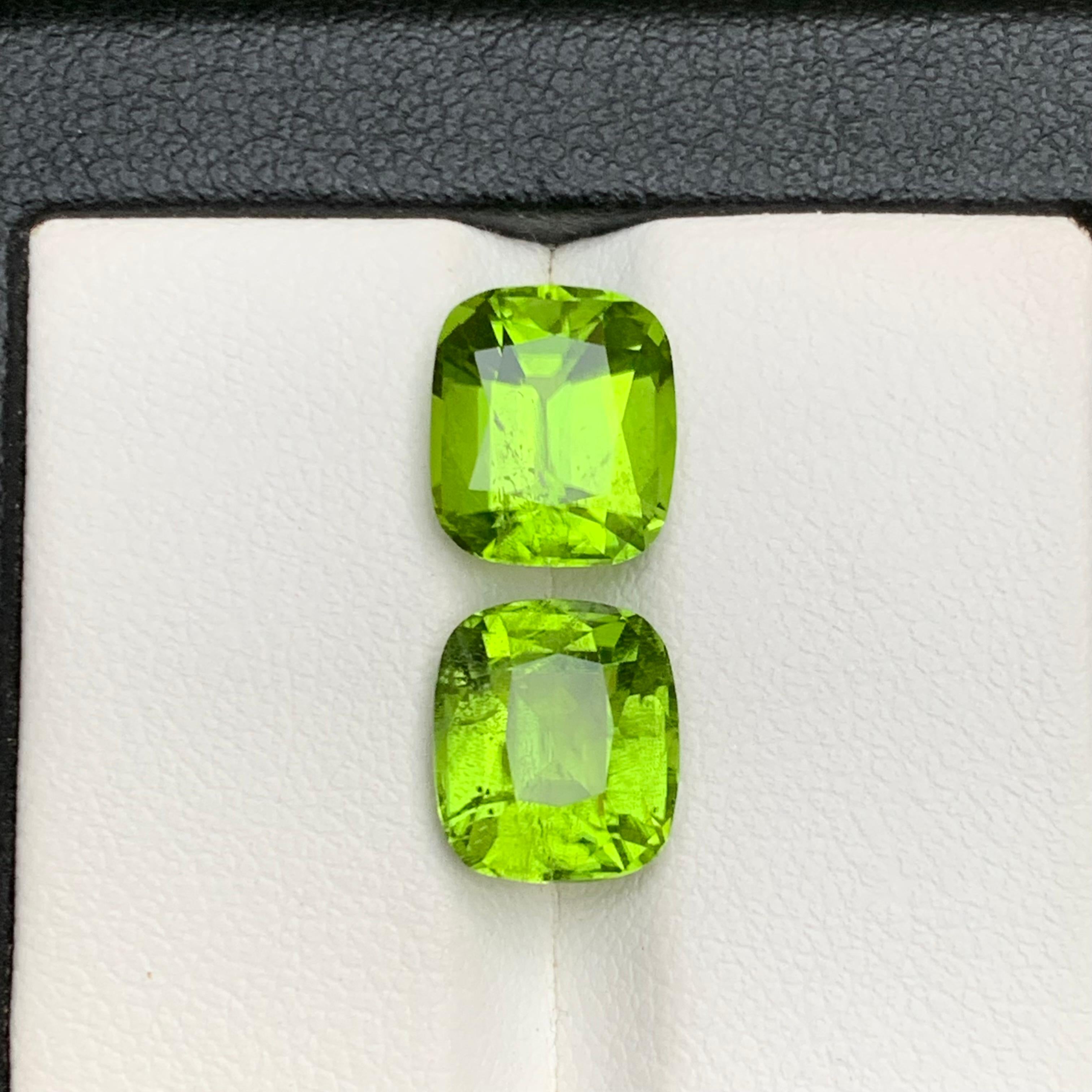 Taille coussin Boucles d'oreilles péridot naturel vert vif, pierres en vrac 6.75 ct taille coussin en vente