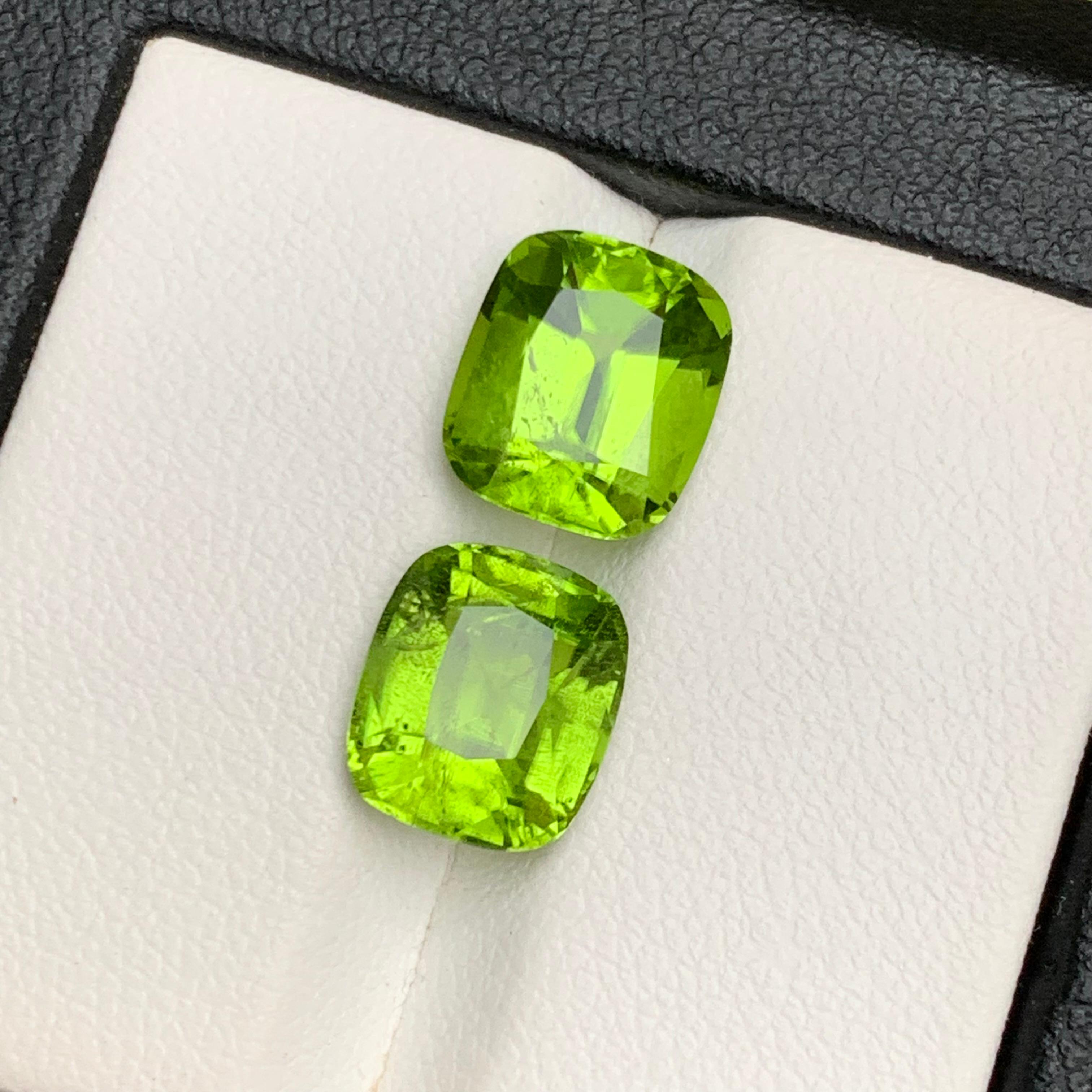 Boucles d'oreilles péridot naturel vert vif, pierres en vrac 6.75 ct taille coussin en vente 7