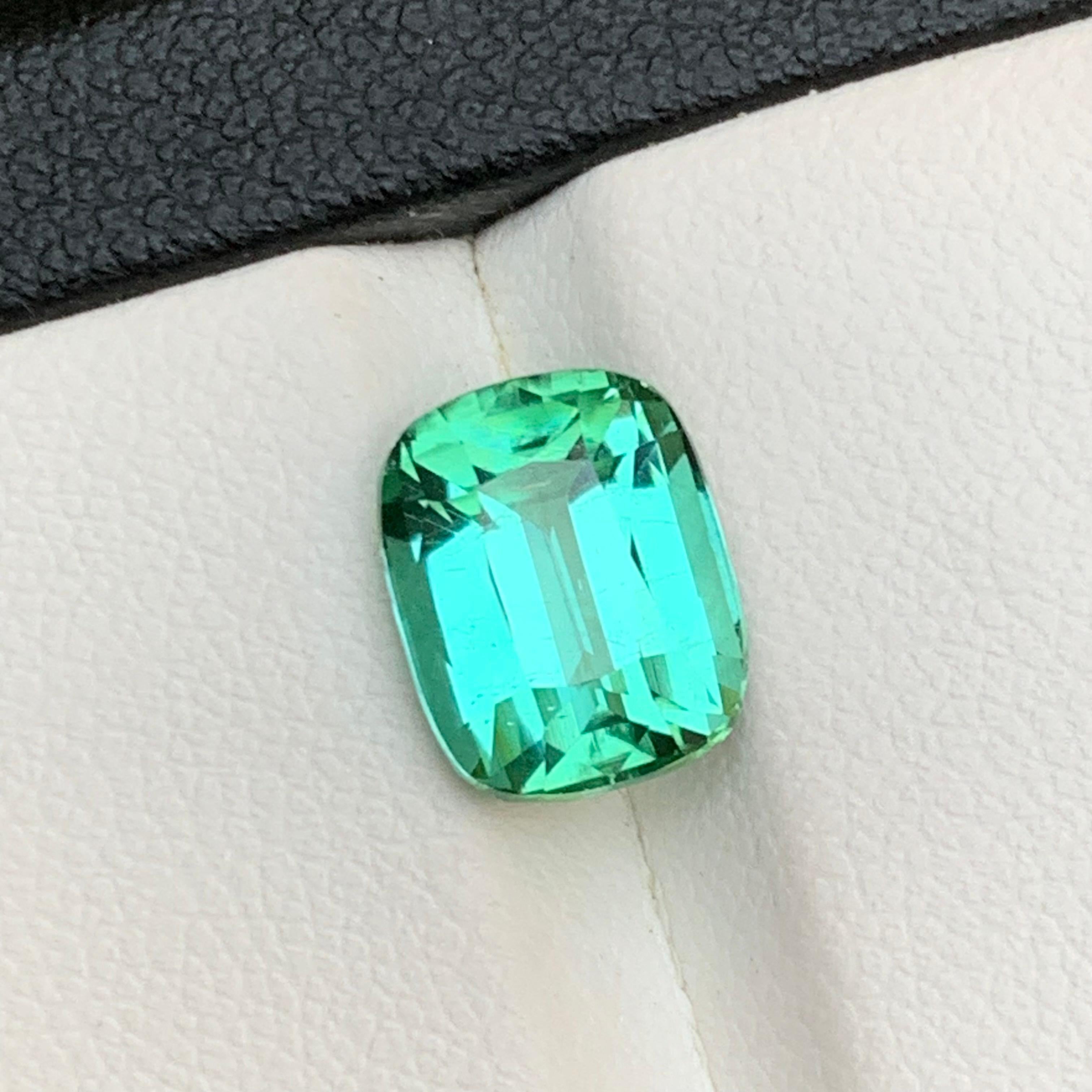 Contemporaneo Anello con tormalina naturale verde menta bluastra, gemma sciolta da 4,10 carati, gioiello a cuscino in vendita