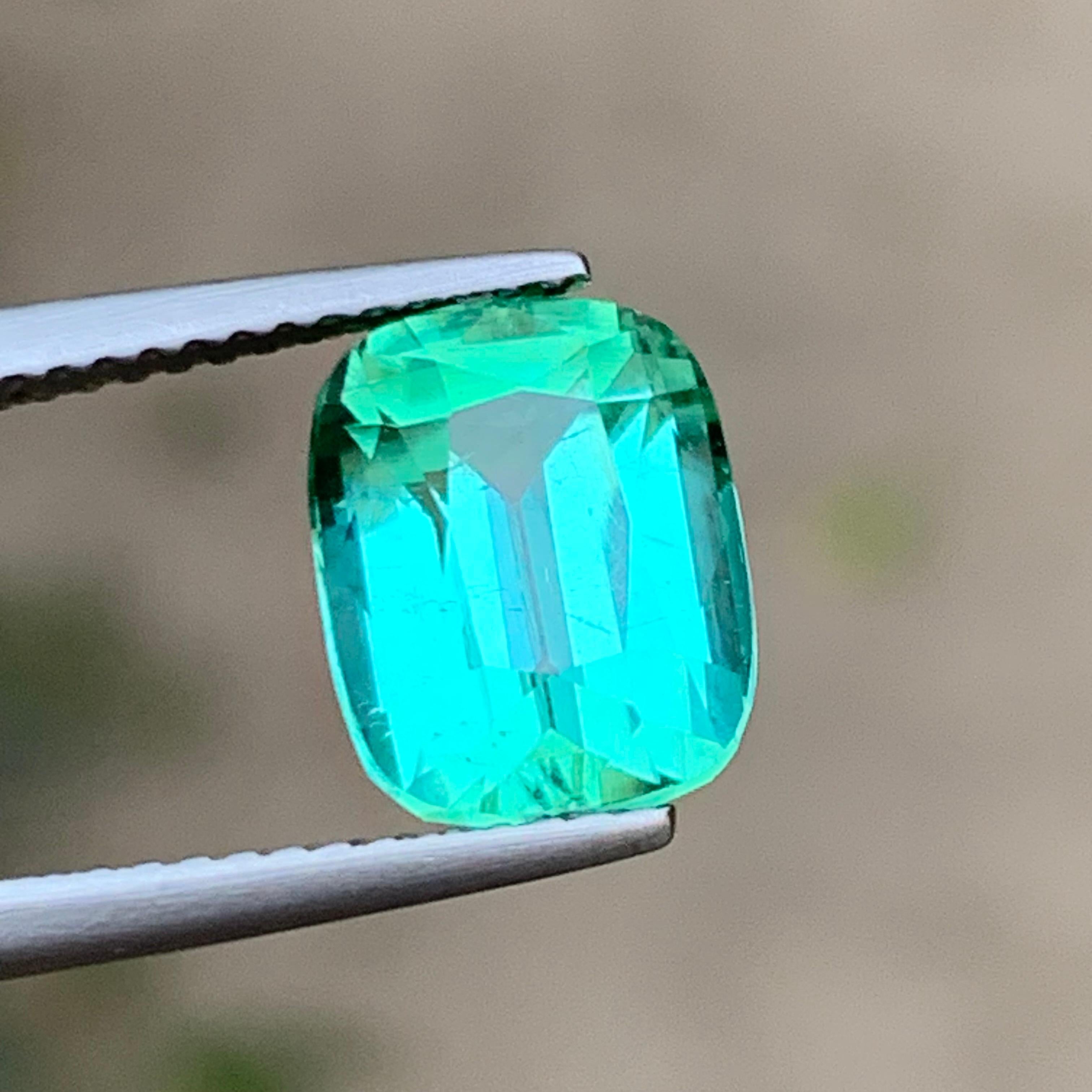 Taglio cuscino Anello con tormalina naturale verde menta bluastra, gemma sciolta da 4,10 carati, gioiello a cuscino in vendita