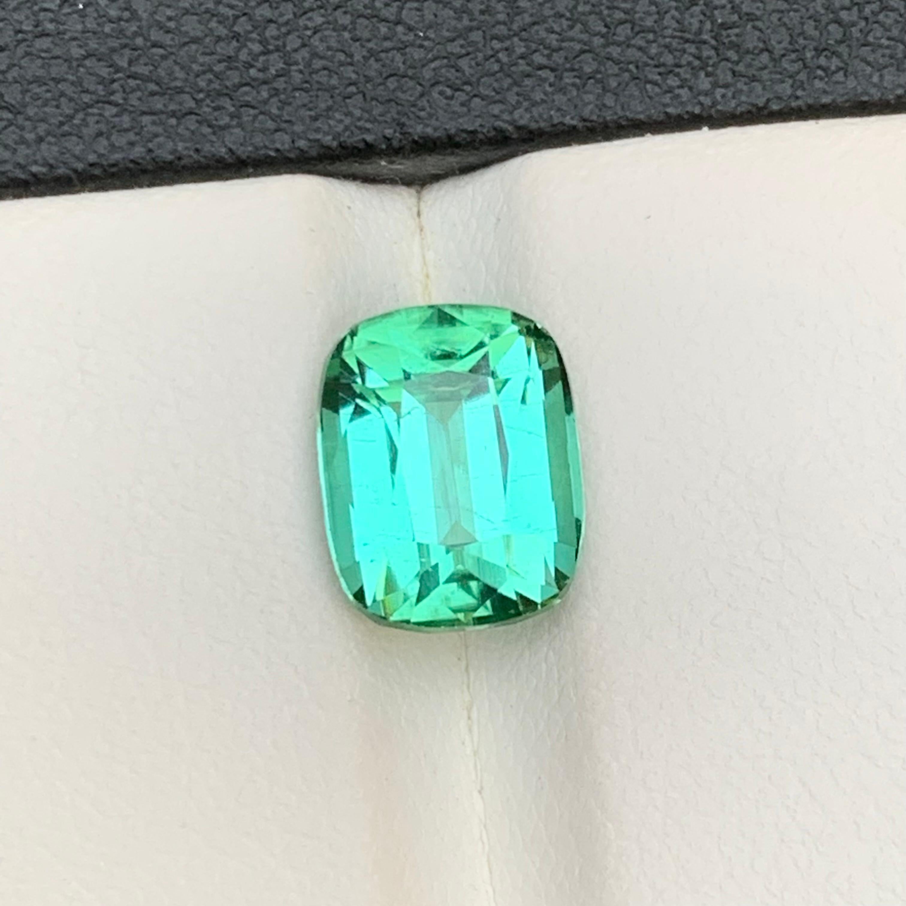 Anello con tormalina naturale verde menta bluastra, gemma sciolta da 4,10 carati, gioiello a cuscino in vendita 5
