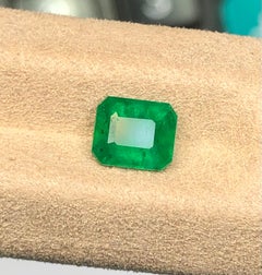 Smeraldo naturale di colore verde intenso e brillante proveniente da Swat, 1.11 ct, taglio a smeraldo, gemma sciolta