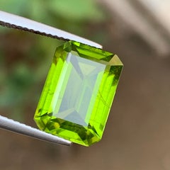 Vivid Green Natural Peridot 7.25 Carat Emerald Cut Loose Gemstone for Ring