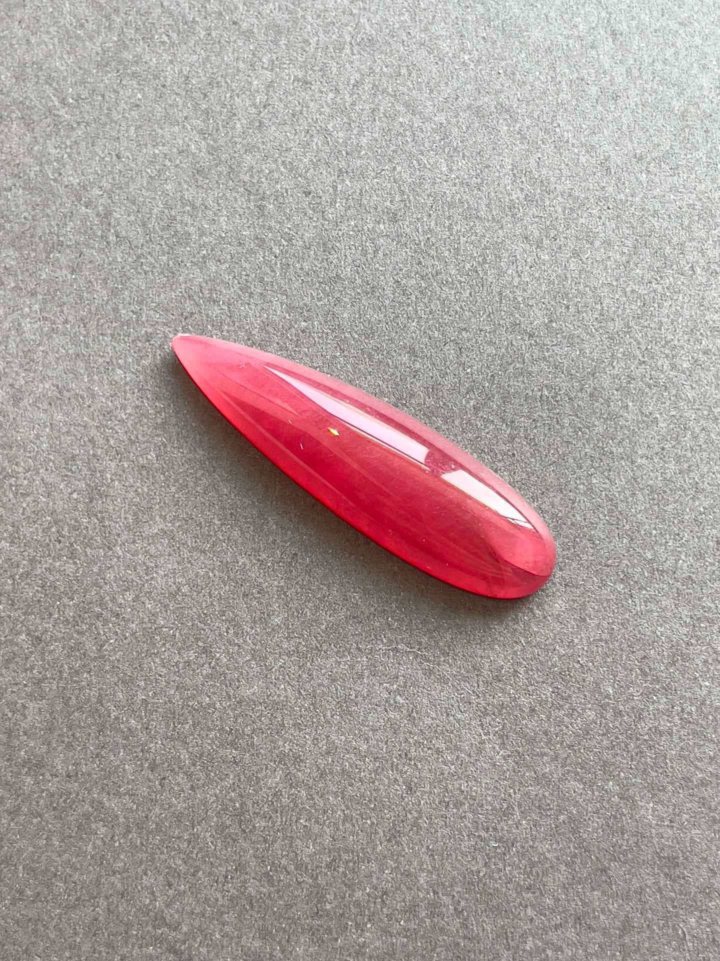 Cabochon 14,52 carati di rodonite naturale del Brasile, colore rosso, dimensione rara. in vendita