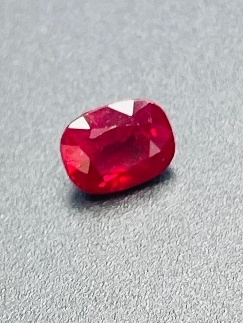 1.09 GIA-zertifiziert Natürlicher Unerhitzter Burma Rubin Taubenblut Farbe Edelstein für Damen oder Herren im Angebot