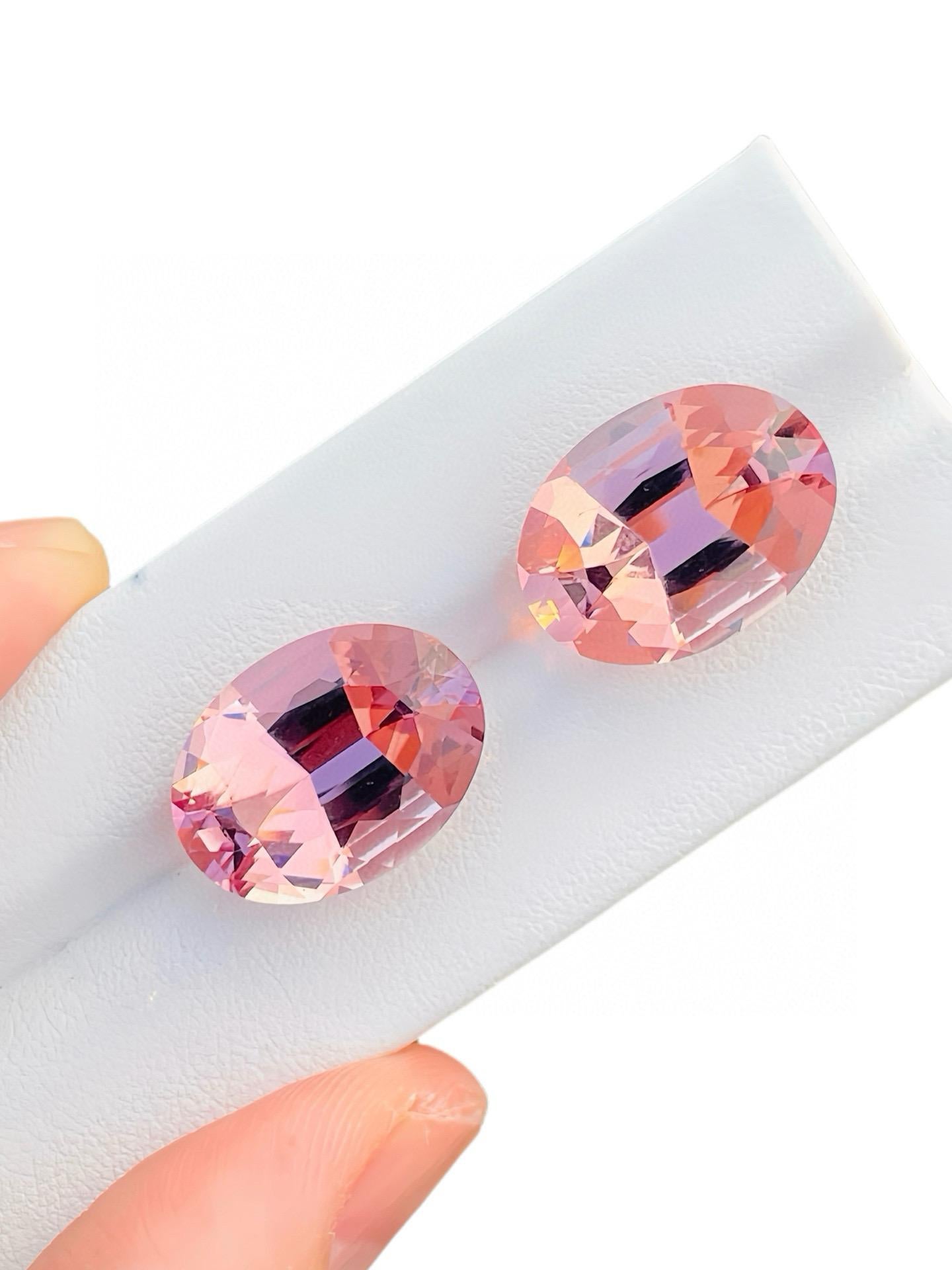 Morganite Naturelle couleur Rose intense Coupe parfaite Belle paire convient pour la fabrication de bijoux  
MGC06
Nom:Morganite
Poids : 18,67 carats 
Couleur : rose intense
Taille : 17.25*12.5mm
Origine : Brésil
Clarté : 100% propre 
Coupe :By WB