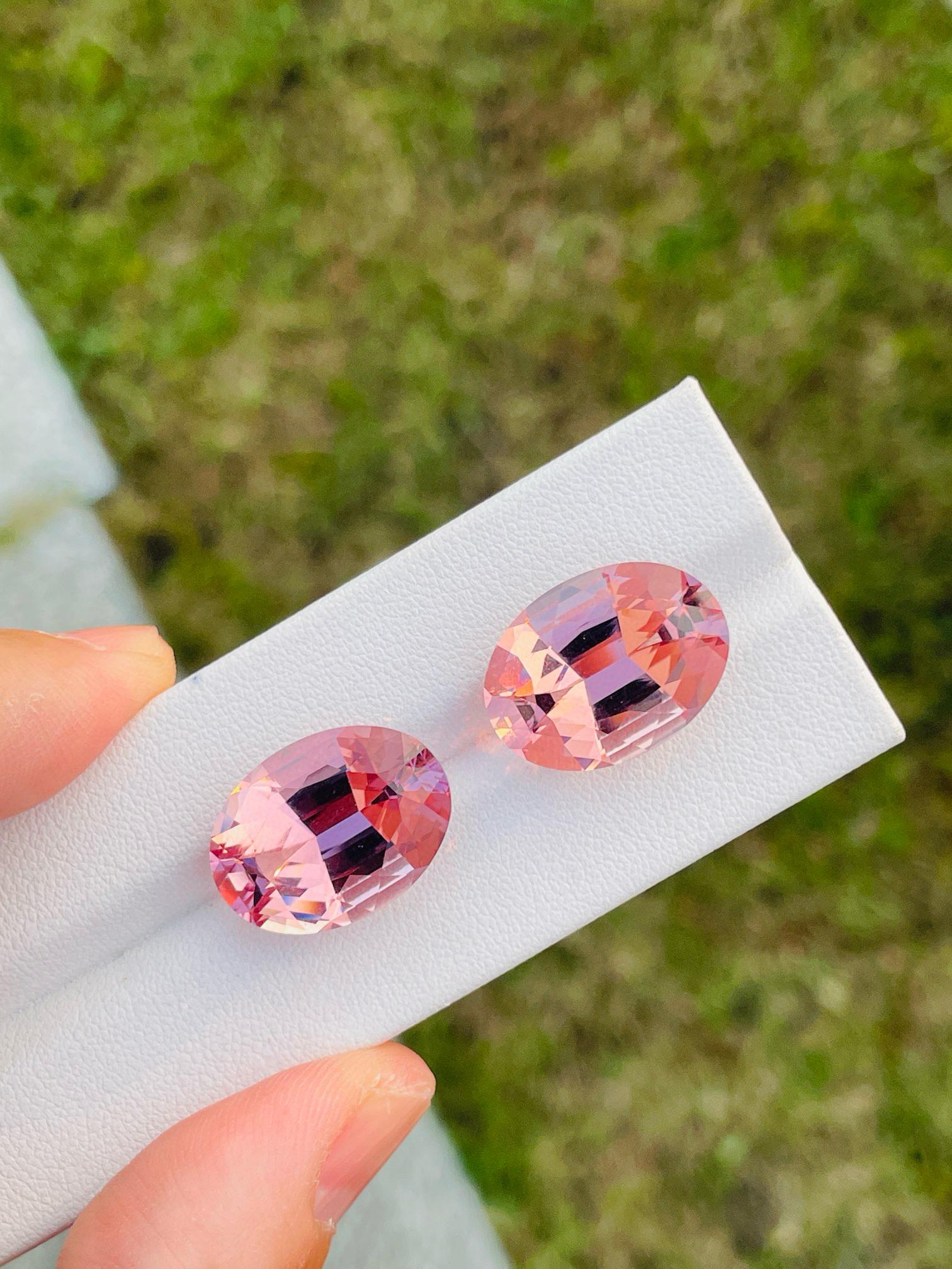 Paire de morganites rose intense du Brésil de 18,67 carats, taille parfaite Neuf - En vente à bangkok, TH