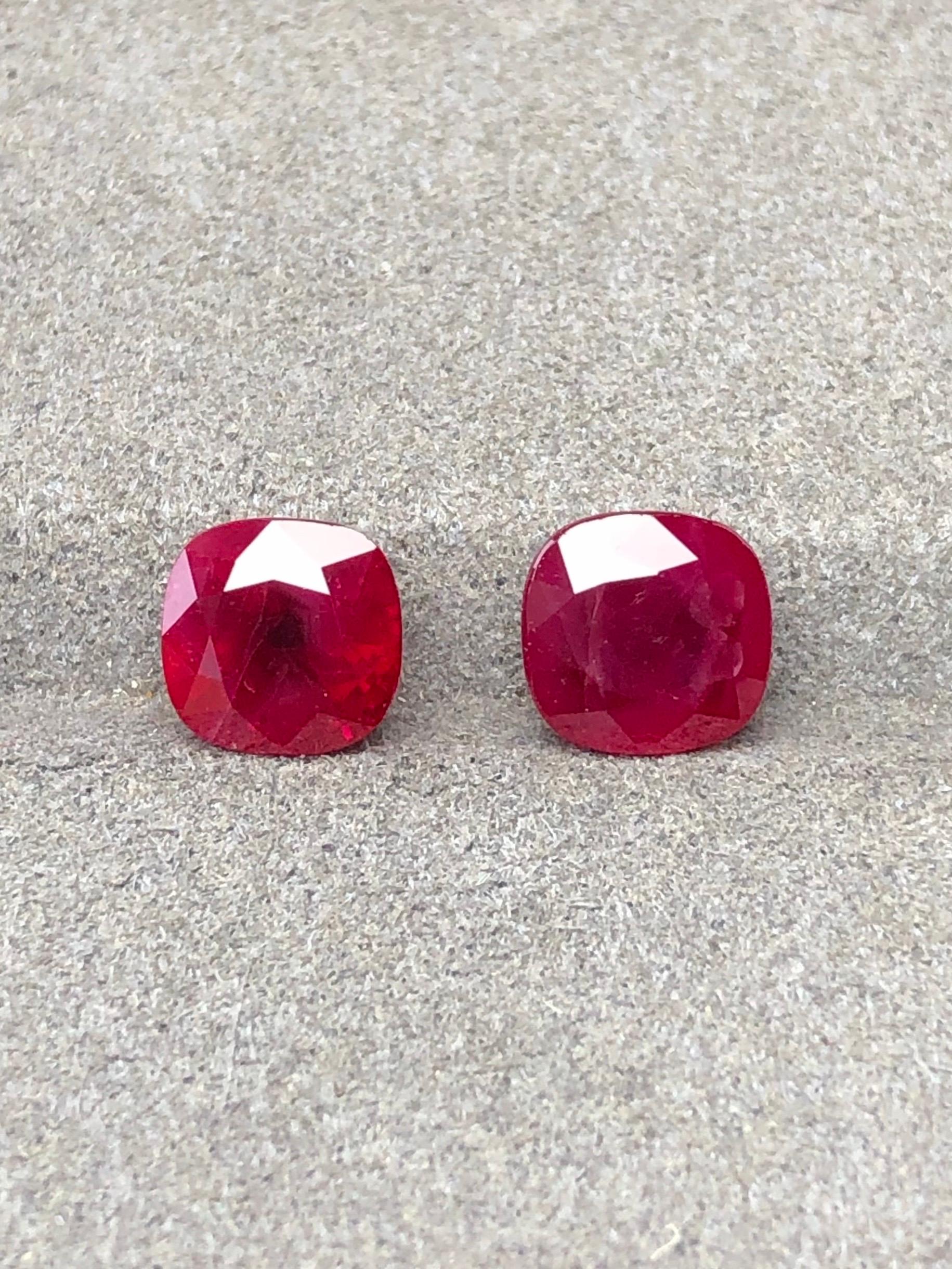 4.09 Ct Pair GIA certificate Natural Burma Ruby Pigeon Blood Color Gemstone In New Condition For Sale In bangkok, TH