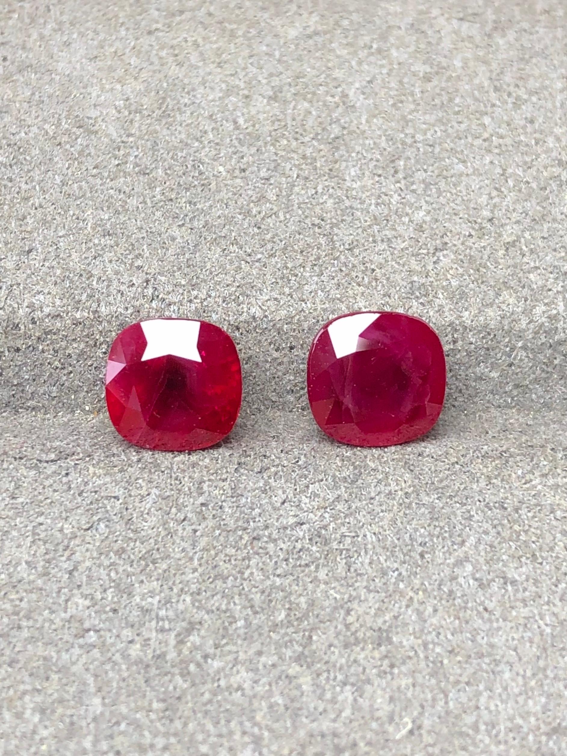 Women's or Men's 4.09 Ct Pair GIA certificate Natural Burma Ruby Pigeon Blood Color Gemstone For Sale