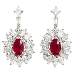 Paire de rubis de Birmanie « Pigeon Blood » certifiés AIGS, 2,35 carats, non traités thermiquement, monture en or 18 carats
