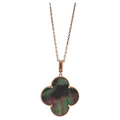 Collier Van Cleef & Arpels « Magic Alhambra » en nacre grise et noire, or rose