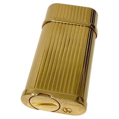 Briquet Cartier vintage en métal strié, couleur or