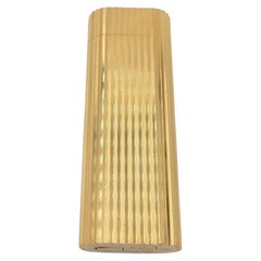Briquet Cartier vintage en métal strié, couleur or