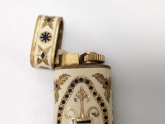 Accendino decorativo Cartier Vintage in oro 18 carati con motivo tradizionale