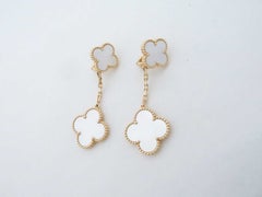 Pendientes «Magic Alhambra» de Van Cleef & Arpels con dos motivos, nácar y oro de 18 quilates