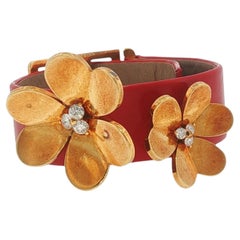 Bracelet vintage rare Van Cleef & Arpels « Frivole » en or 18 carats, orné d'une fleur en diamants et d'un bracelet en cuir