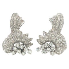 Ohrringe mit Blumenmotiv aus Platin und Diamanten