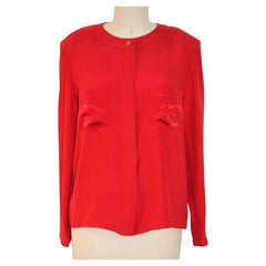 Top abotonado vintage Chanel Logo Doble C Seda Rojo