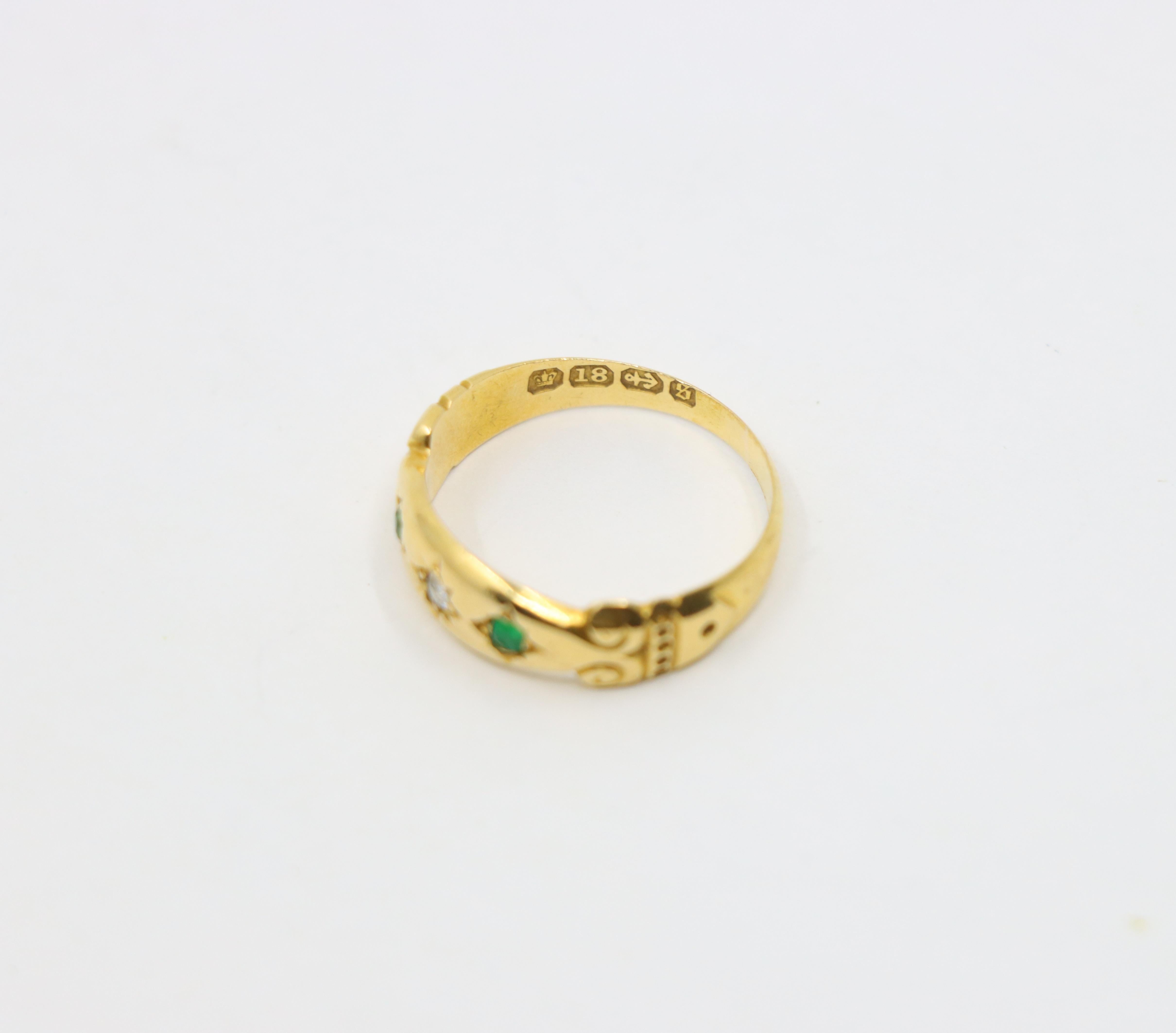 Bague ancienne en or 18K avec diamant et émeraude en vente 3