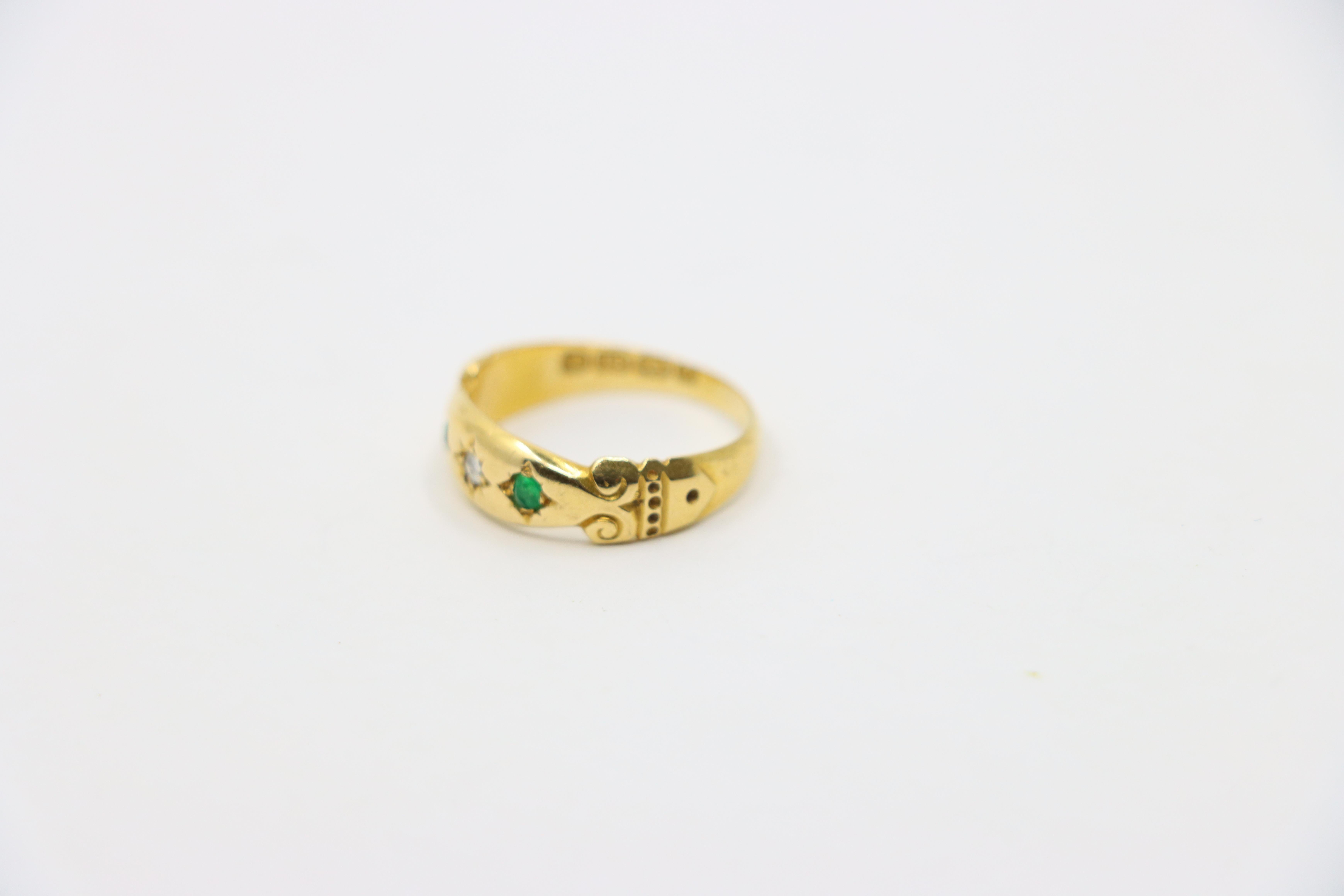 Bague ancienne en or 18K avec diamant et émeraude en vente 4