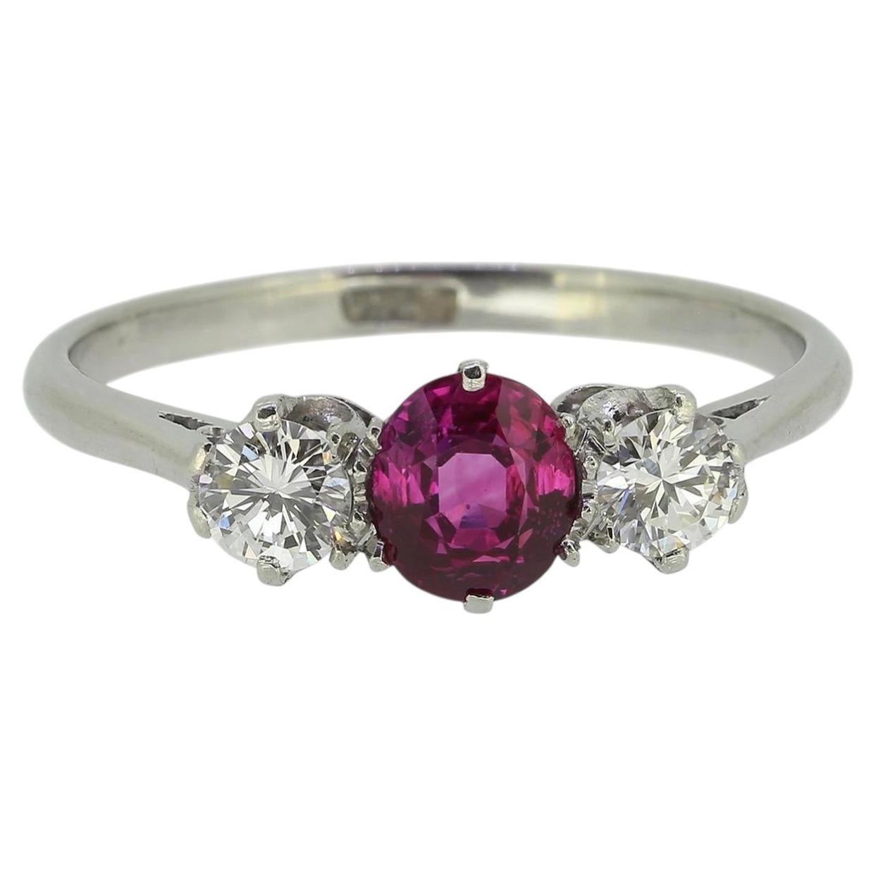 Dreisteiniger Vintage-Ring mit Rubin und Diamant