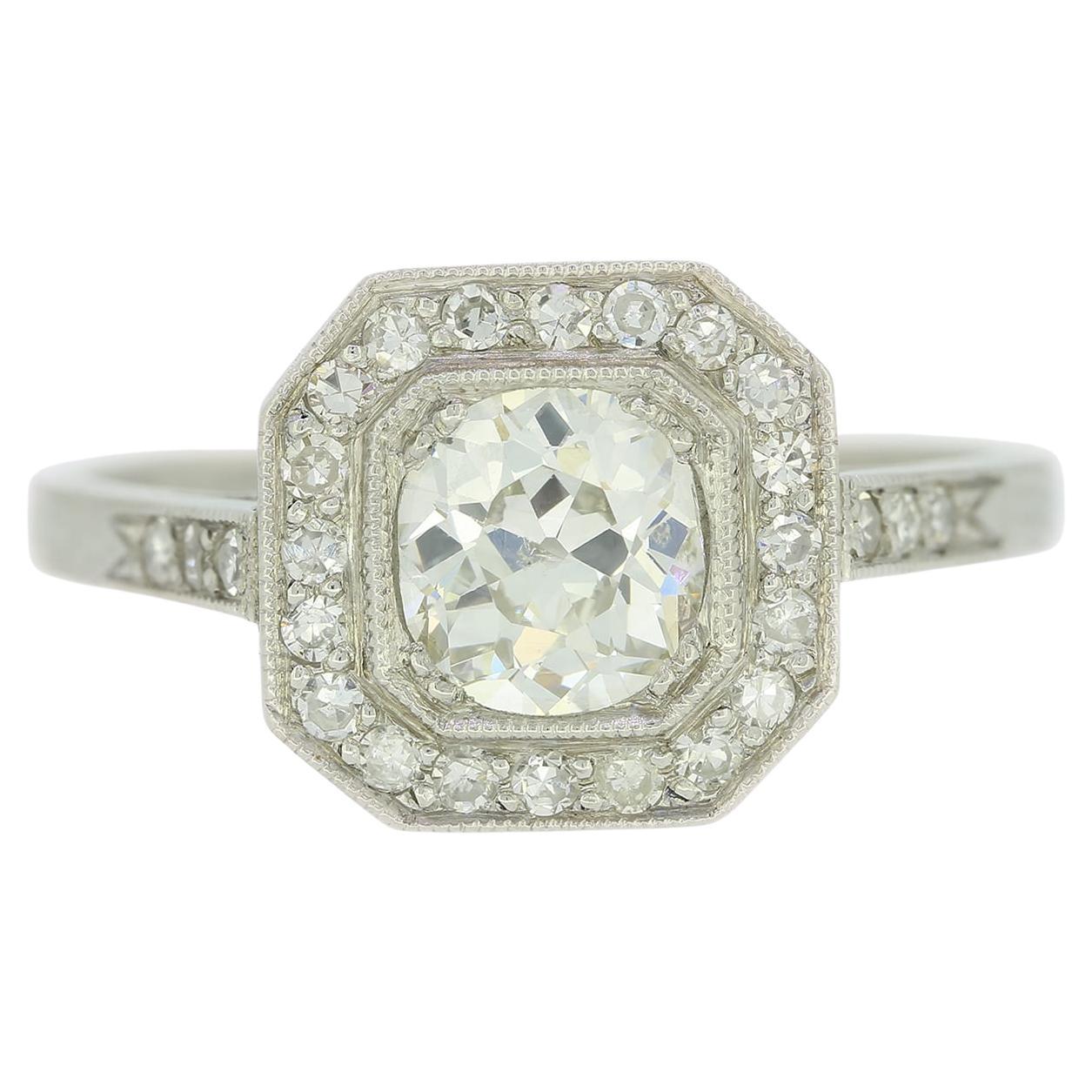 Art Deco Stil 0,75 Karat Cushion Diamant Cluster Ring