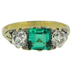 Anillos de compromiso de esmeralda
