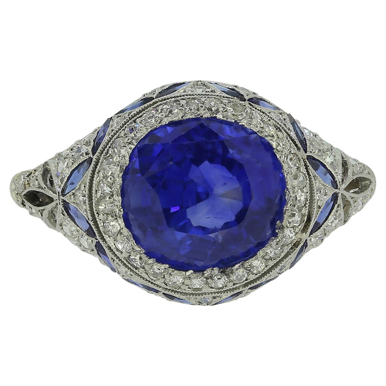 Anillo Art Decó de zafiro de Ceilán y diamantes de 5,12 quilates
