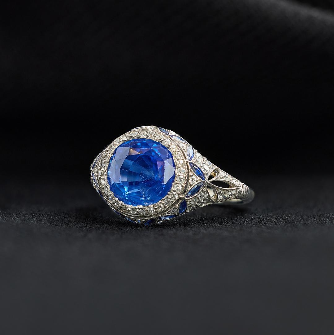 Anello Art Deco con zaffiro di Ceylon e diamanti da 5,12 carati In condizioni buone in vendita a London, GB