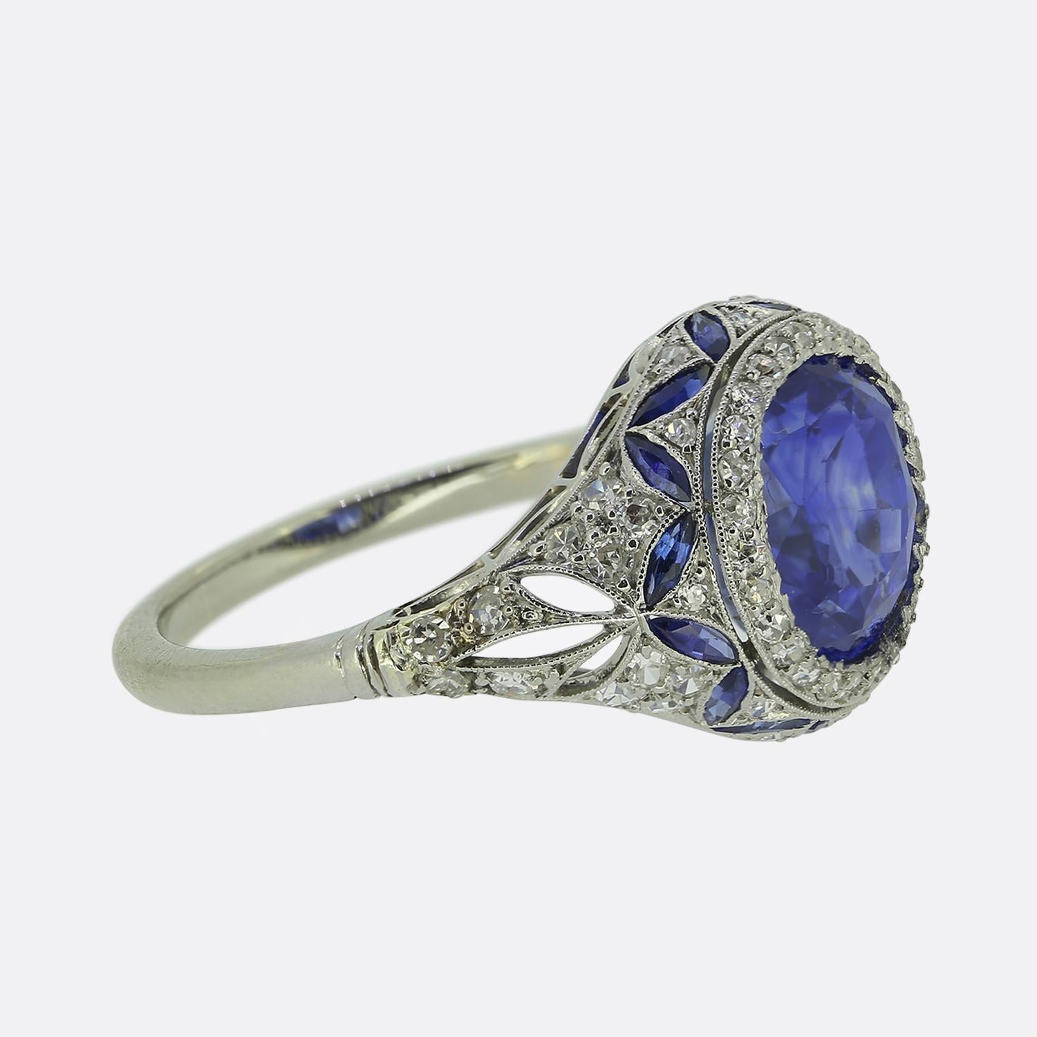 Art Déco Anello Art Deco con zaffiro di Ceylon e diamanti da 5,12 carati in vendita