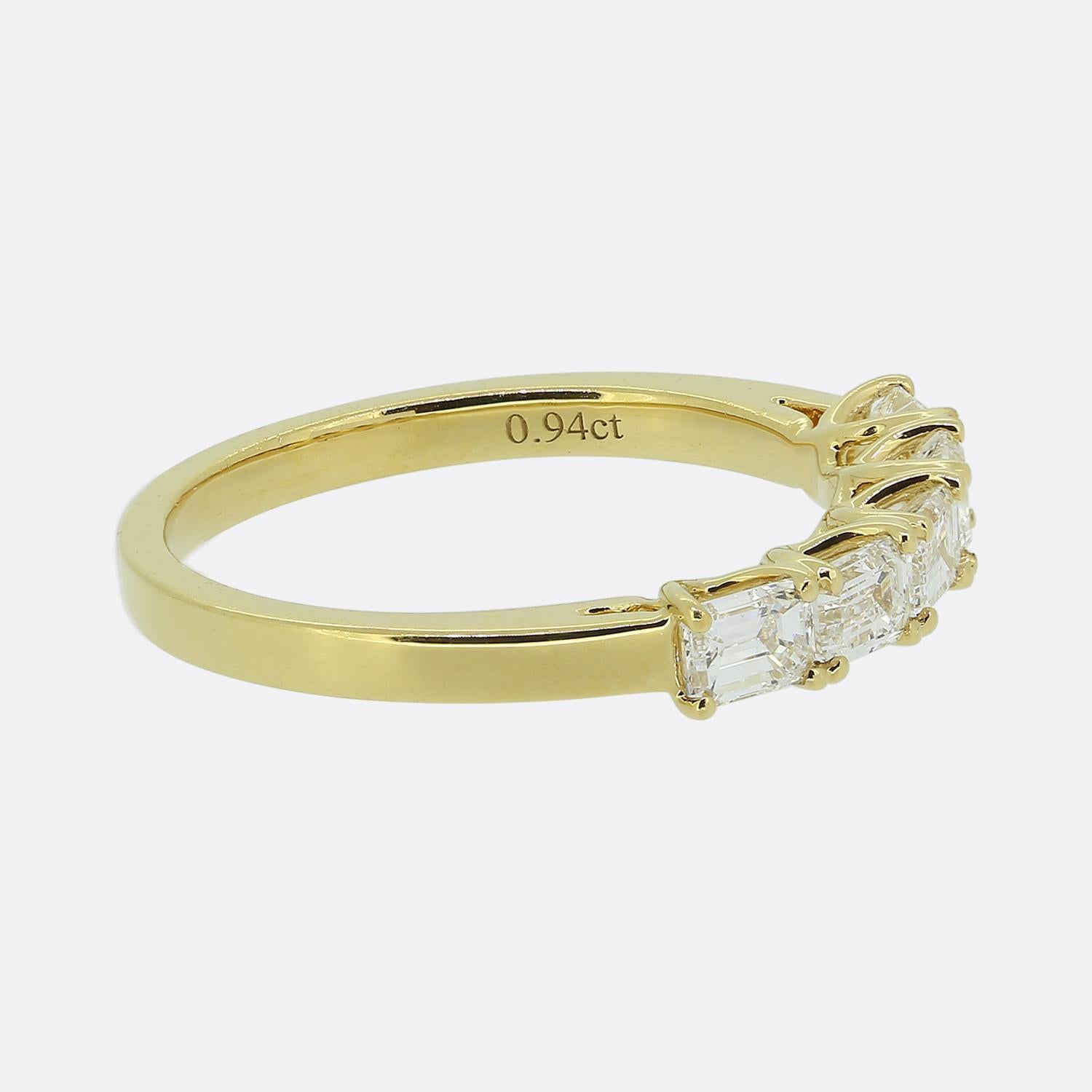 Taglio baguette Anello vintage con diamante taglio baguette da 0,94 carati in vendita