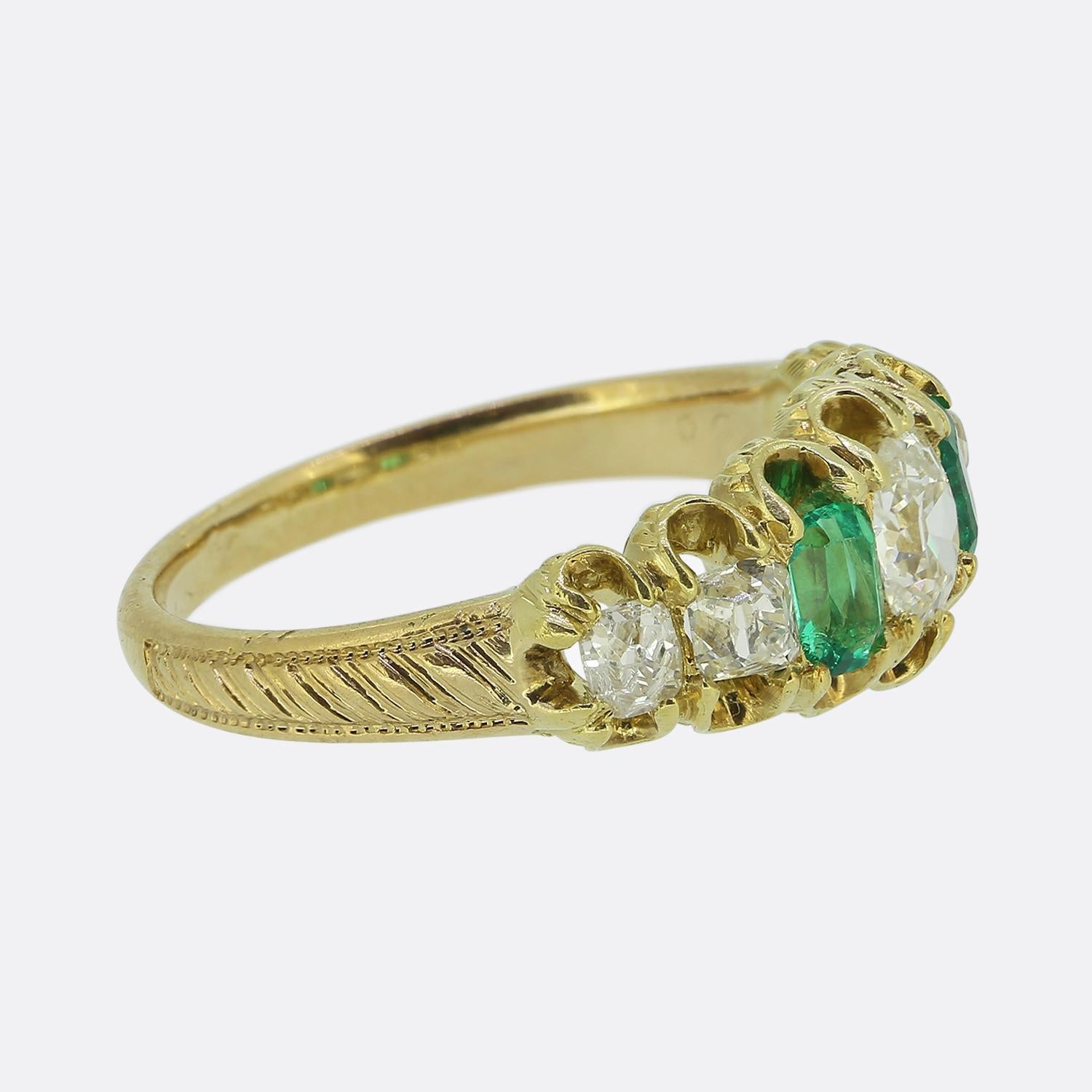 Victorien Bague victorienne à sept pierres en émeraude et diamant en vente