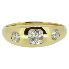 Antiker Dreistein-Ring mit einem 1,22-Karat-Diamanten