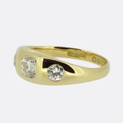 Antiker Dreistein-Ring mit einem 1,22-Karat-Diamanten